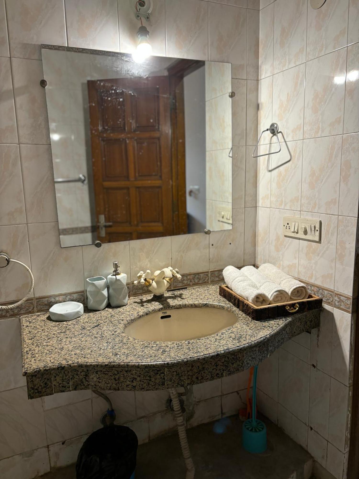 Atharva'S Homestay By Goaround Homes - Nehru Enclave Metro, South Delhi Nové Dillí Exteriér fotografie